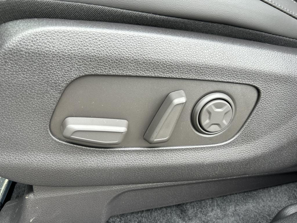 new 2026 Kia Carnival Hybrid car, priced at $44,260