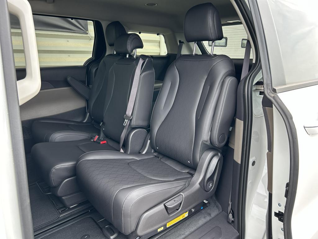 new 2026 Kia Carnival Hybrid car, priced at $44,260