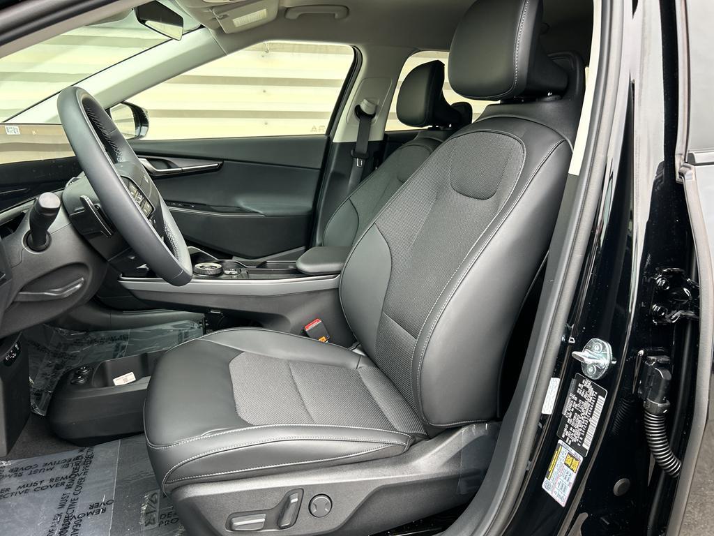 new 2025 Kia EV6 car, priced at $43,135