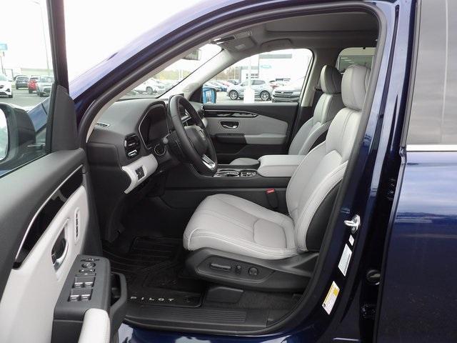 new 2025 Honda Pilot car, priced at $51,050