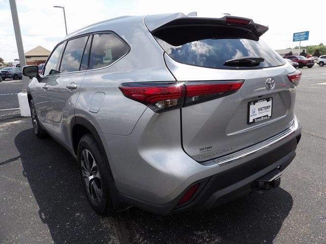 used 2022 Toyota Highlander car, priced at $36,867
