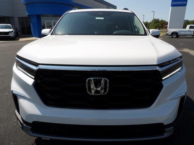 new 2025 Honda Pilot car, priced at $51,450