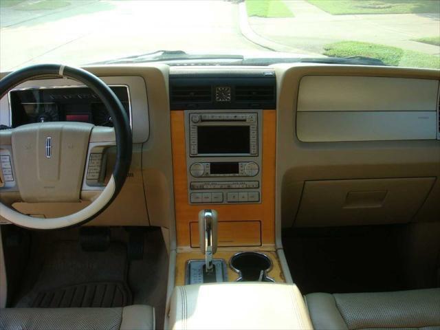 used 2007 Lincoln Navigator car, priced at $4,495