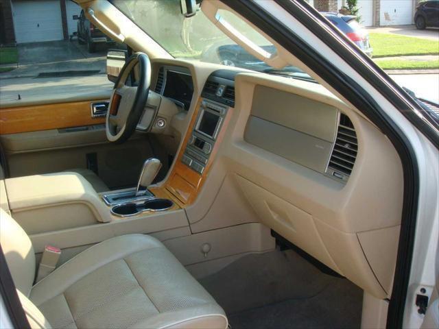 used 2007 Lincoln Navigator car, priced at $4,495