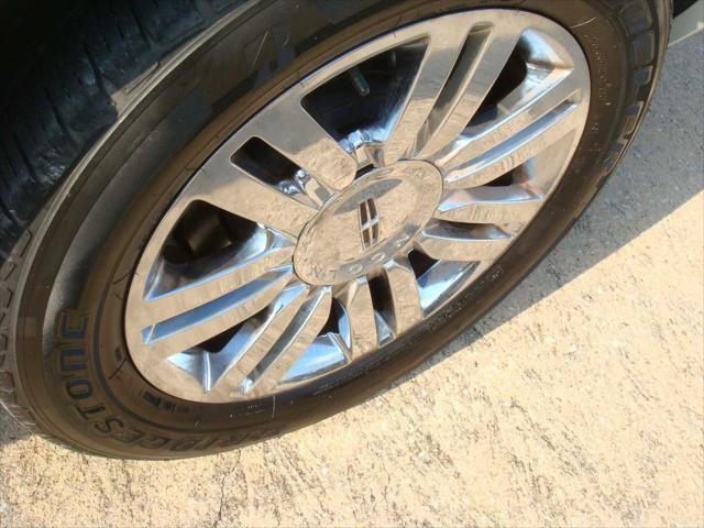 used 2007 Lincoln Navigator car, priced at $4,495