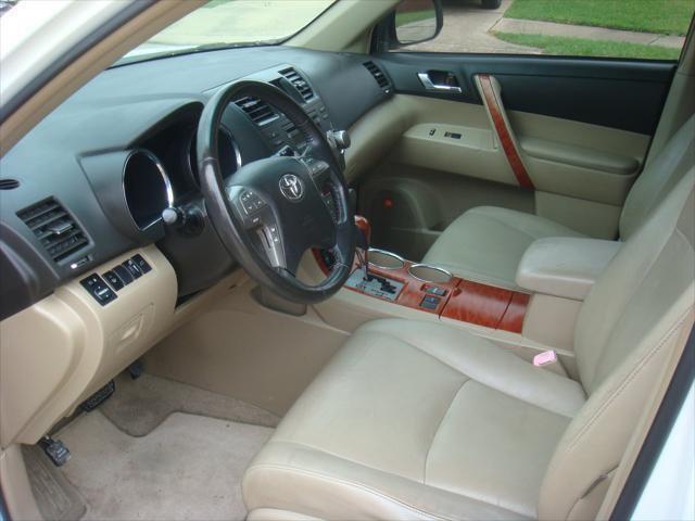 used 2009 Toyota Highlander car, priced at $6,495