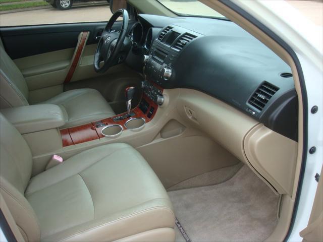 used 2009 Toyota Highlander car, priced at $6,495