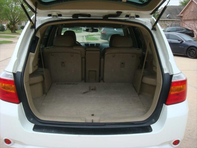 used 2009 Toyota Highlander car, priced at $6,495