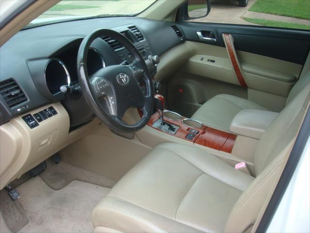 used 2009 Toyota Highlander car, priced at $6,495