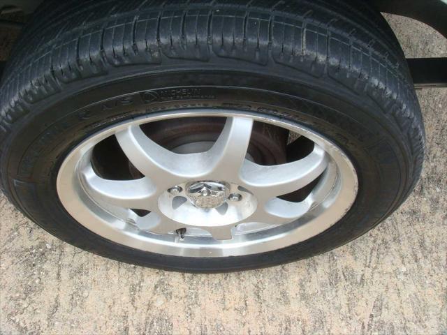 used 1995 Dodge Caravan car, priced at $3,995