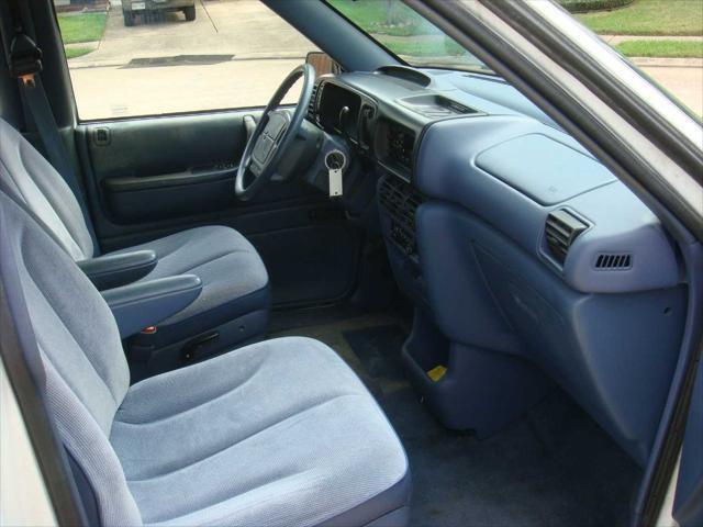 used 1995 Dodge Caravan car, priced at $3,995