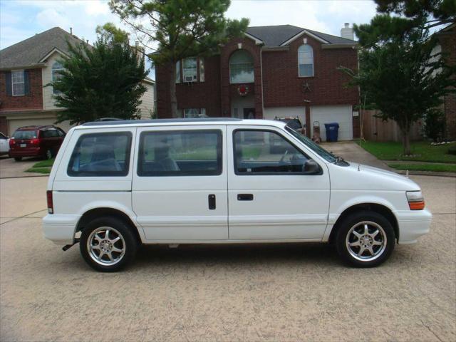 used 1995 Dodge Caravan car, priced at $3,995