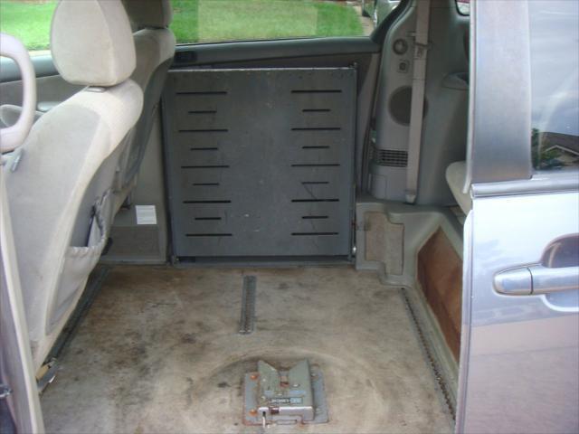 used 2006 Toyota Sienna car, priced at $3,495