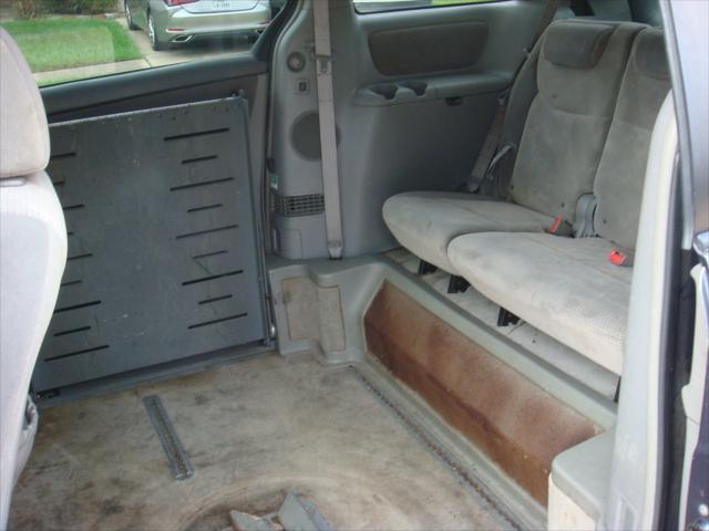 used 2006 Toyota Sienna car, priced at $3,495