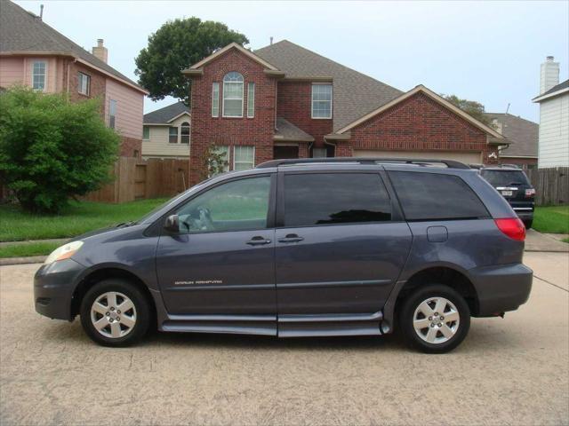used 2006 Toyota Sienna car, priced at $3,495