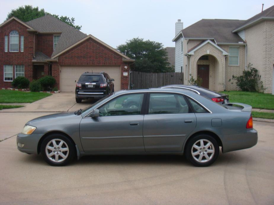 used 2002 Toyota Avalon car, priced at $4,495