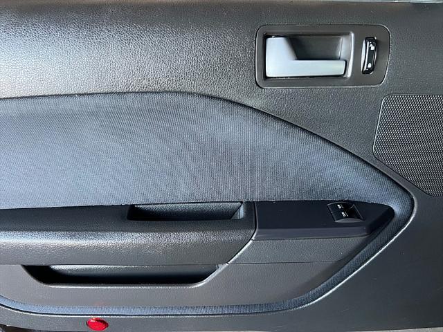 used 2009 Ford Mustang car