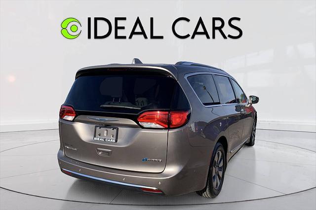 used 2018 Chrysler Pacifica Hybrid car, priced at $14,491