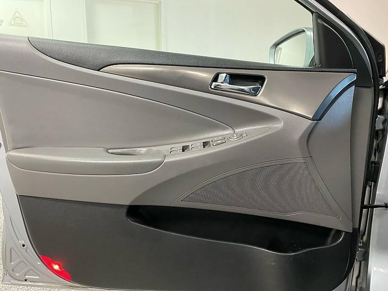 used 2015 Hyundai Sonata Hybrid car, priced at $7,891