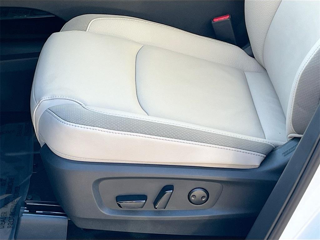 new 2025 Nissan Pathfinder car, priced at $43,979