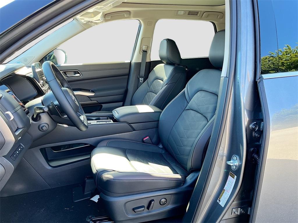 new 2025 Nissan Pathfinder car, priced at $48,310