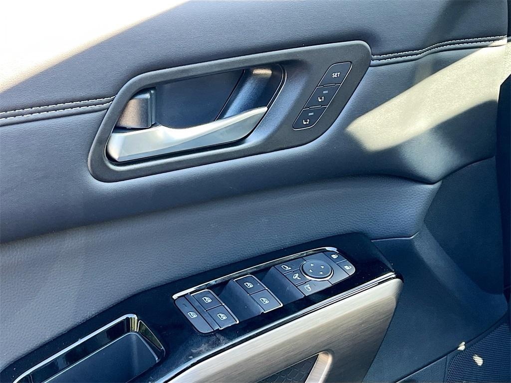 new 2025 Nissan Pathfinder car, priced at $48,310
