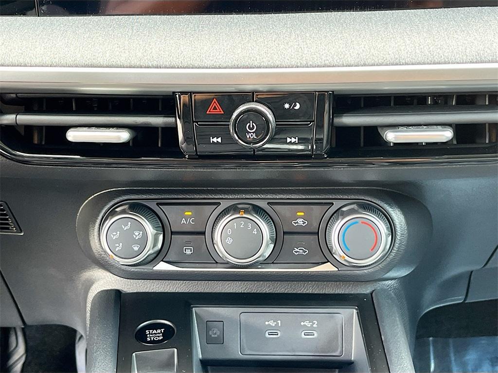 new 2025 Nissan Kicks car, priced at $25,441