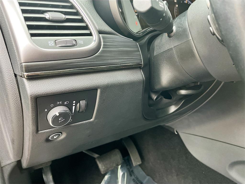 used 2019 Jeep Grand Cherokee car, priced at $22,900