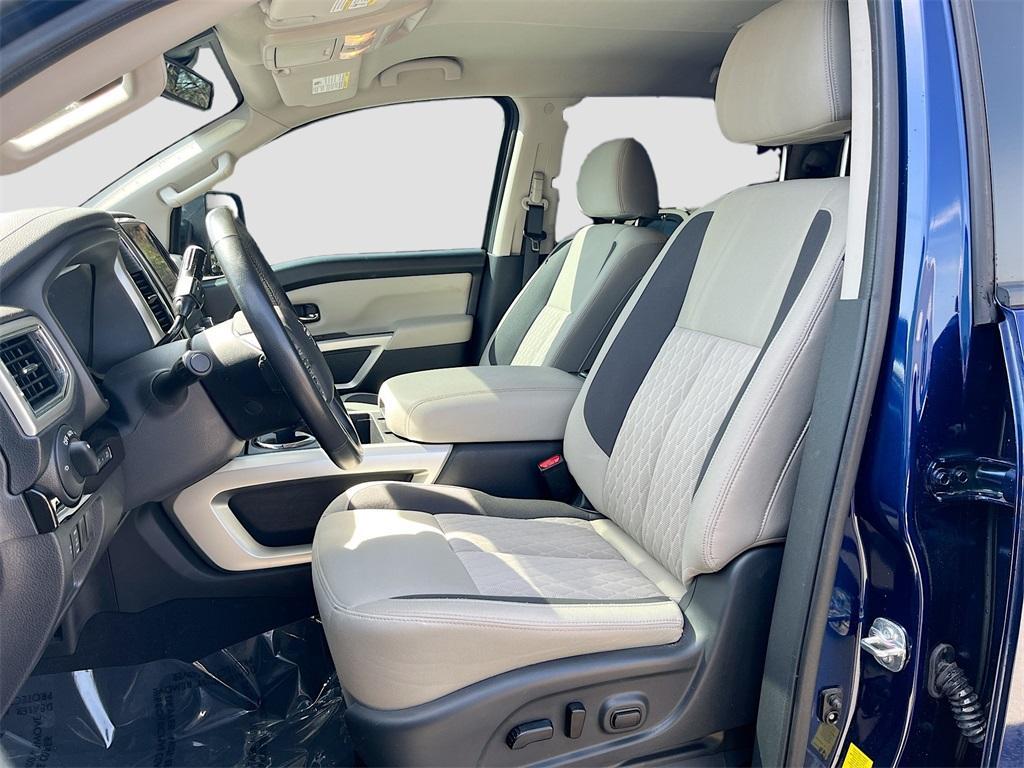 used 2024 Nissan Titan car