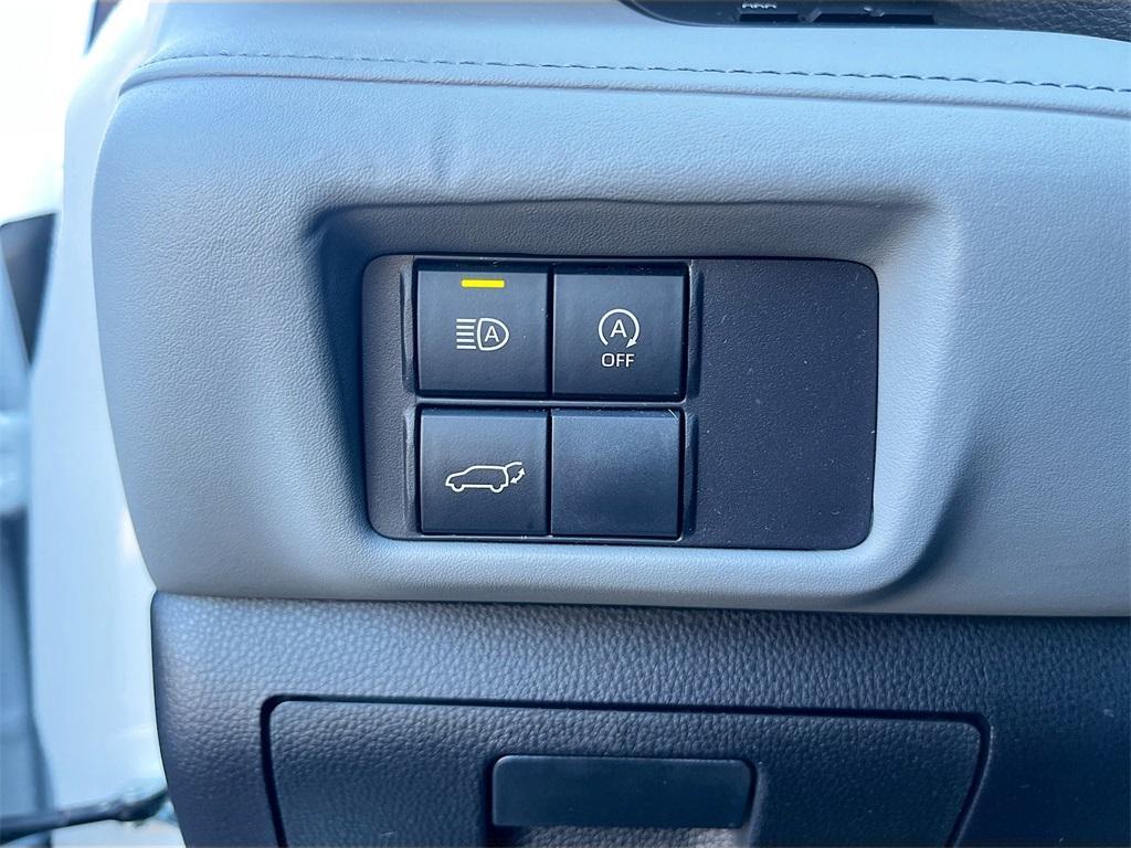 used 2023 Toyota Highlander car, priced at $34,909