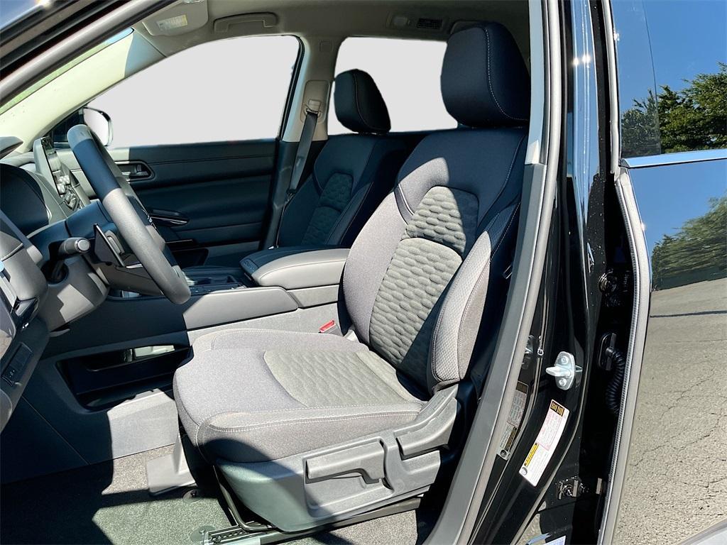 new 2025 Nissan Pathfinder car, priced at $35,427
