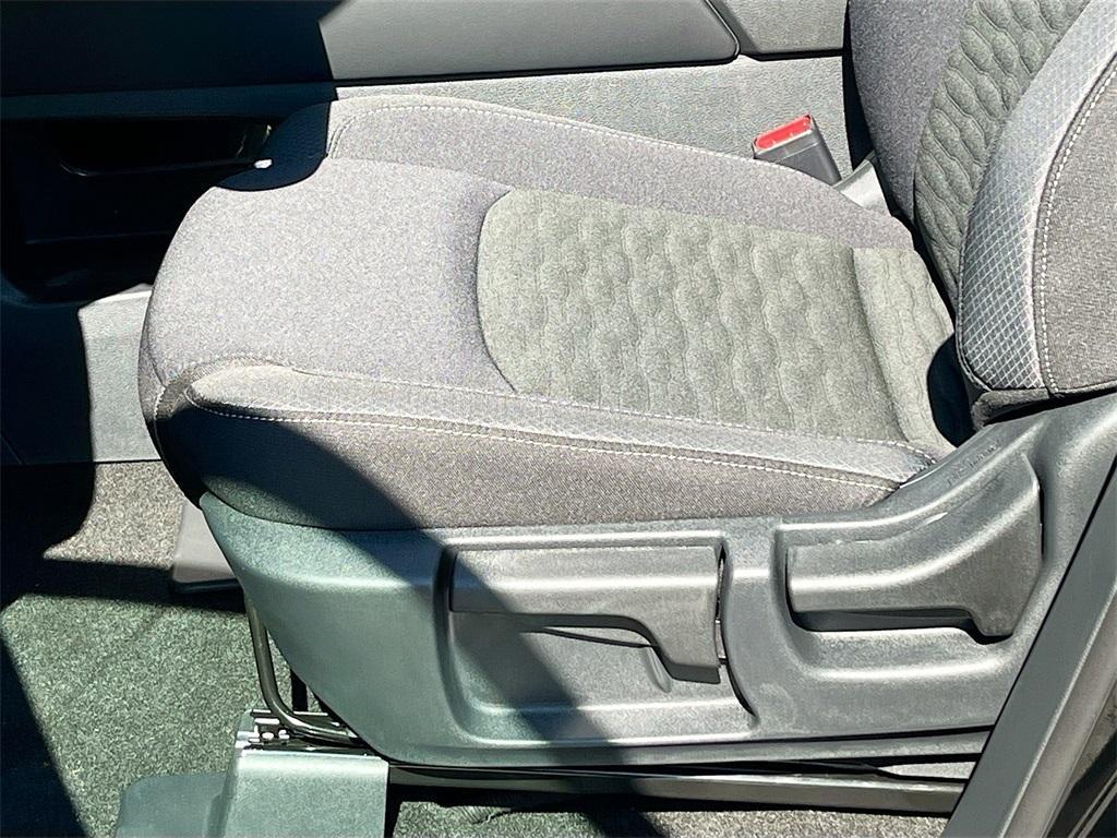 new 2025 Nissan Pathfinder car, priced at $35,427