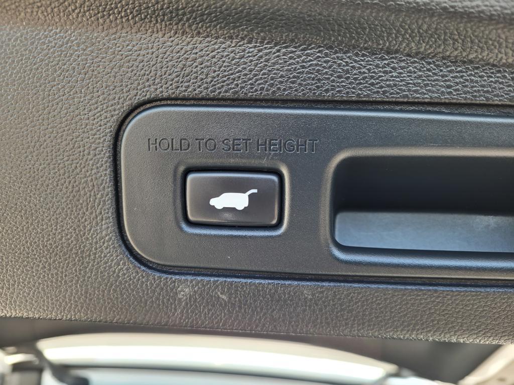 used 2023 Acura MDX car, priced at $44,396
