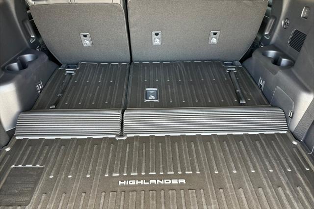 new 2025 Toyota Highlander Hybrid car, priced at $49,683