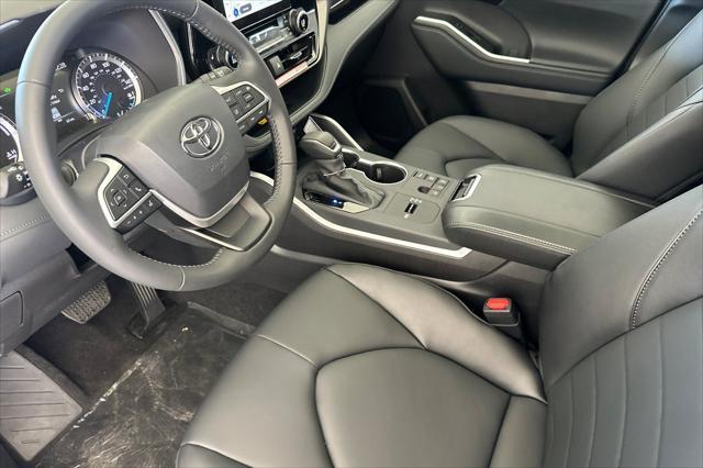 new 2025 Toyota Highlander Hybrid car, priced at $49,683
