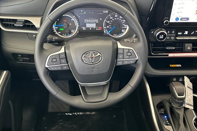 new 2025 Toyota Highlander Hybrid car, priced at $49,683