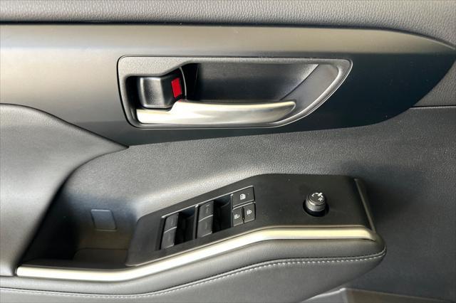 new 2025 Toyota Highlander Hybrid car, priced at $49,683