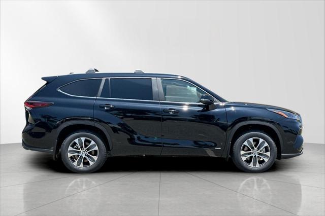 new 2025 Toyota Highlander Hybrid car, priced at $49,683