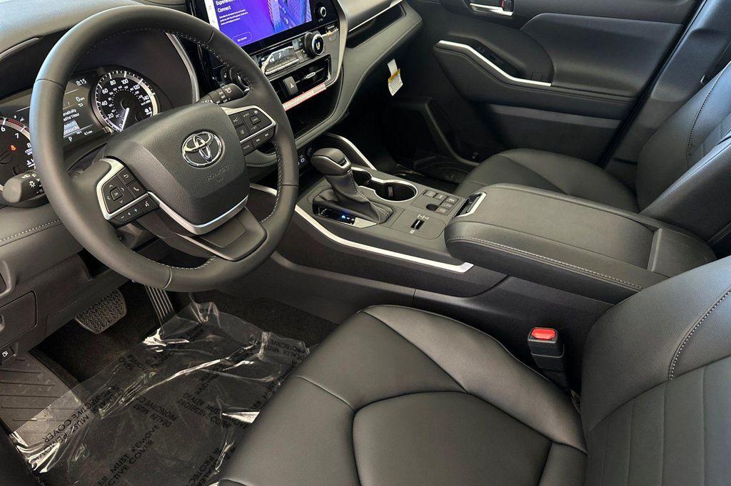 new 2025 Toyota Highlander car, priced at $46,253