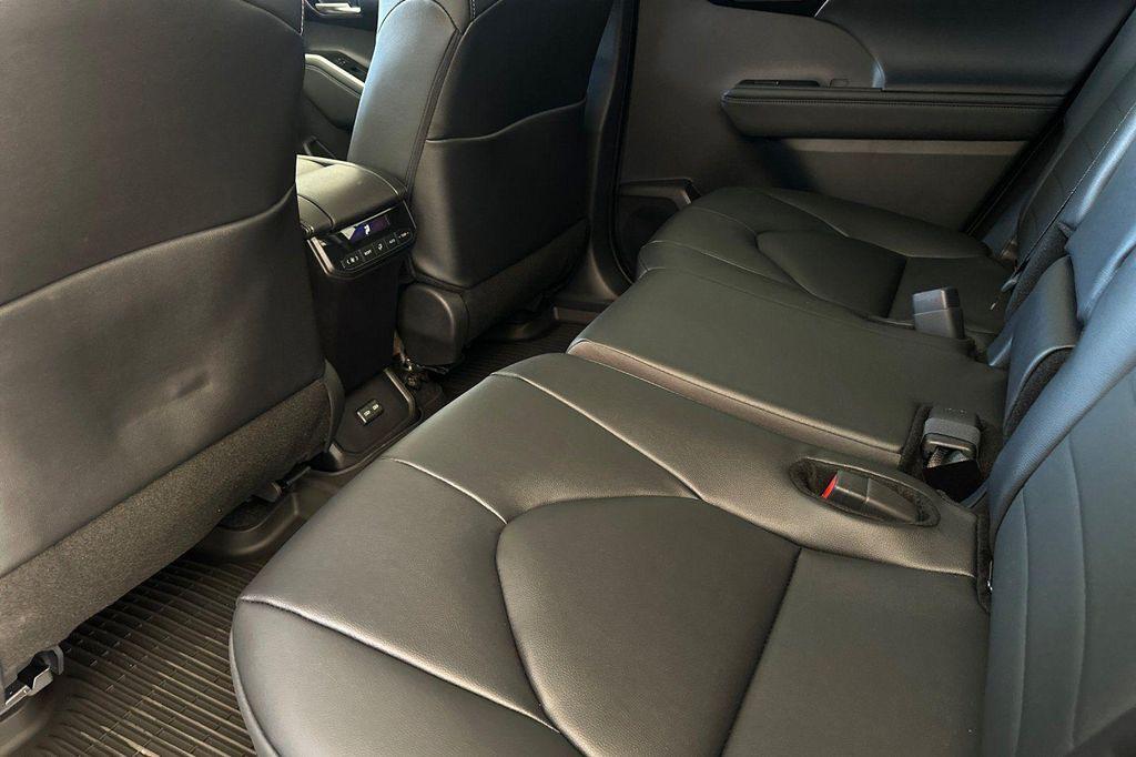 new 2025 Toyota Highlander car, priced at $46,253