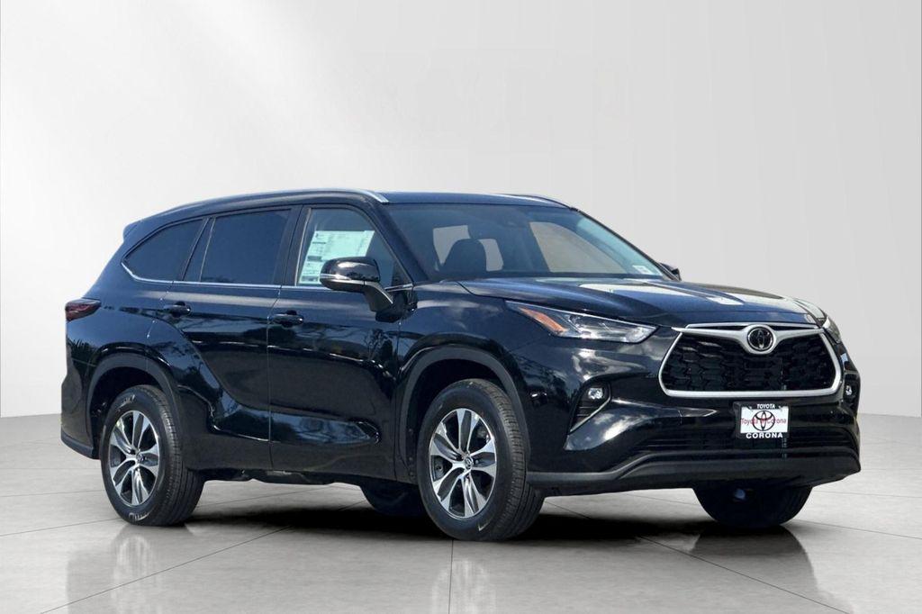 new 2025 Toyota Highlander car, priced at $46,253