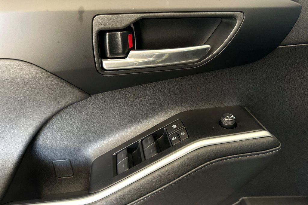 new 2025 Toyota Highlander car, priced at $46,253