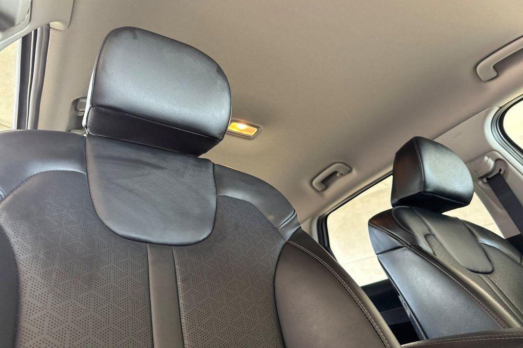 used 2023 Kia Sorento car, priced at $29,996