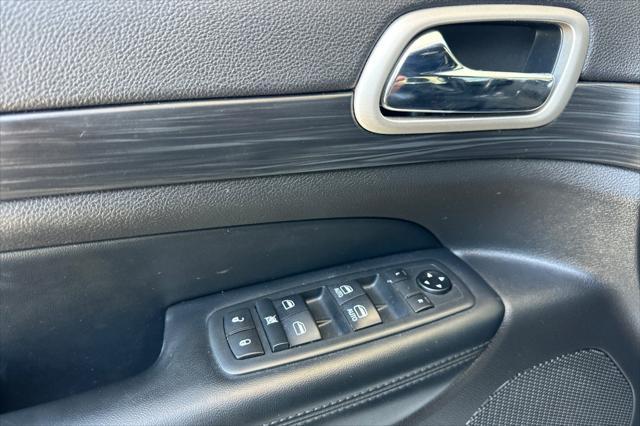 used 2020 Jeep Grand Cherokee car, priced at $17,498