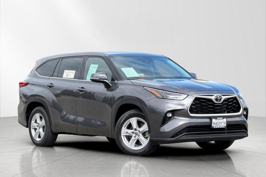 used 2022 Toyota Highlander car, priced at $32,364