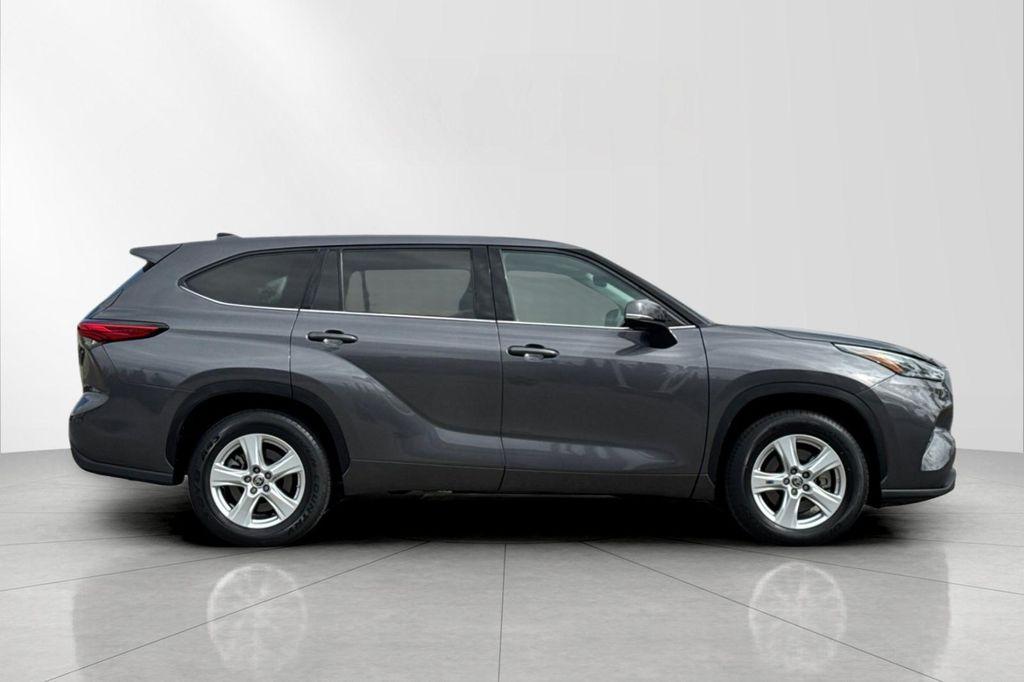 used 2022 Toyota Highlander car, priced at $30,987