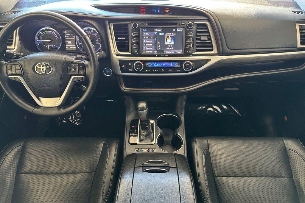 used 2019 Toyota Highlander Hybrid car, priced at $25,887