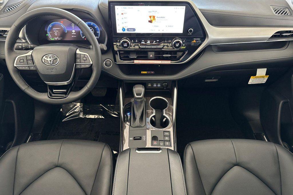 new 2025 Toyota Highlander Hybrid car, priced at $57,107