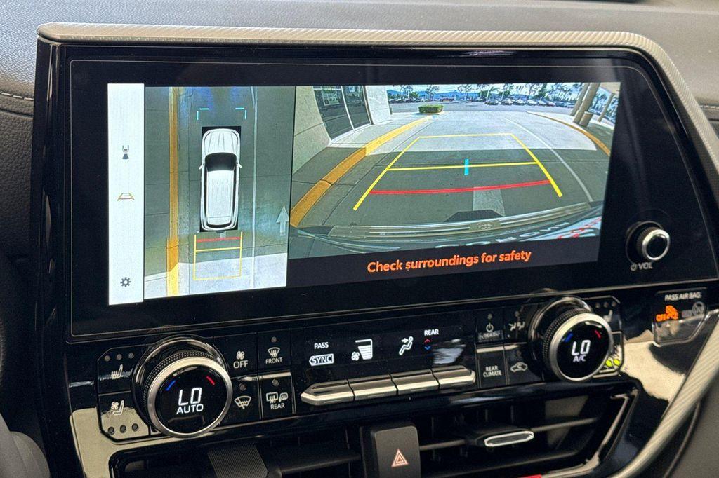 new 2025 Toyota Highlander Hybrid car, priced at $57,107