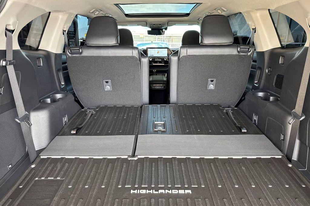 new 2025 Toyota Highlander Hybrid car, priced at $57,107